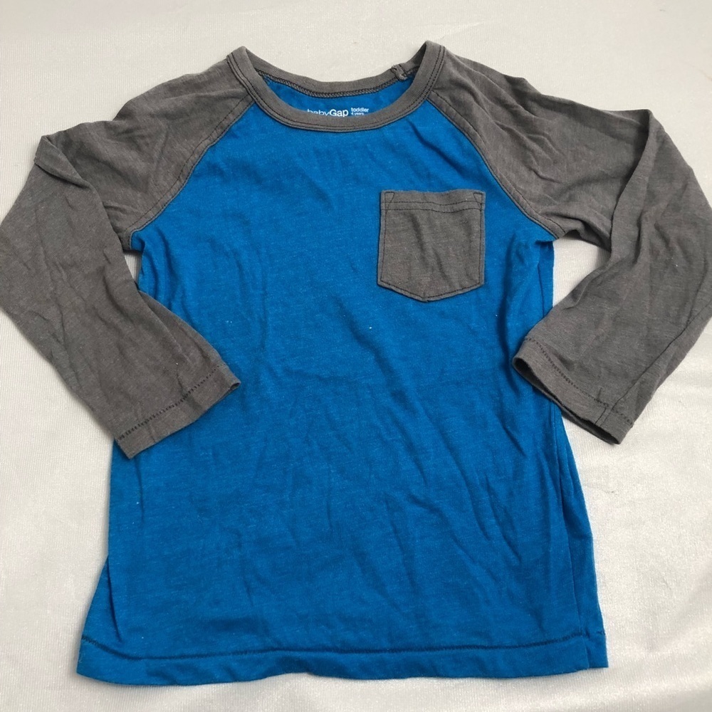 Gap blue and gray colorblock crew neck raglan sleeve pocket t-shirt